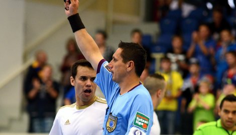 Karetní stopka hrozí u čtyřech finalistů