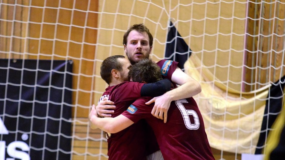 Futsalisté Sparty po tvrdé přípravě venku dvakrát prohráli