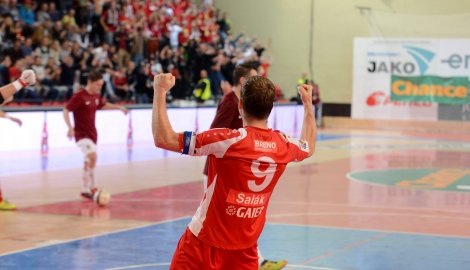 Matějka předal Salákovi kapitánskou pásku. Ten vedl sešívané k první výhře v derby