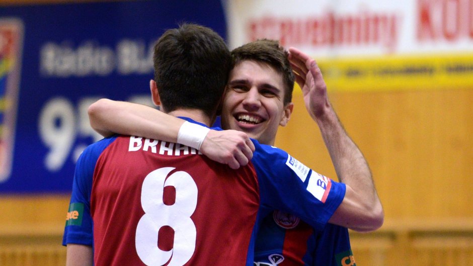 Benago má mečbol. Slavii doma porazilo 3:1