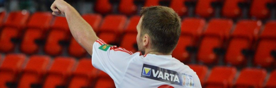 Slavii posunuly na druhé místo hattricky Míči a Saláka