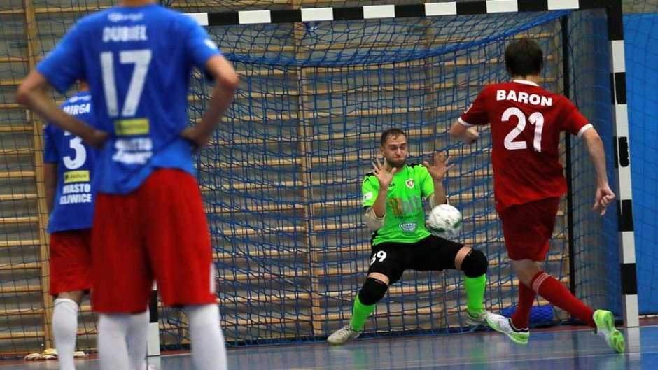 Třinec vysoko podlehl mistrovi Polska, ten bude hrát s Chrudimí