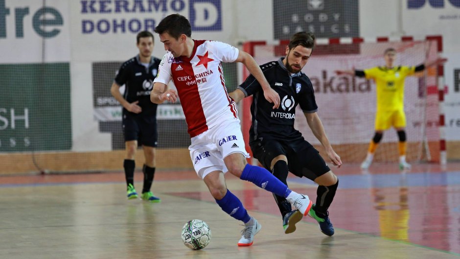Slavia před zaplněnou halou prohrála s Plzní