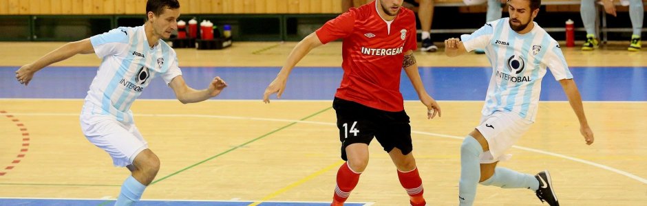 Interobal mistrovi vzdoroval pouze v první půli