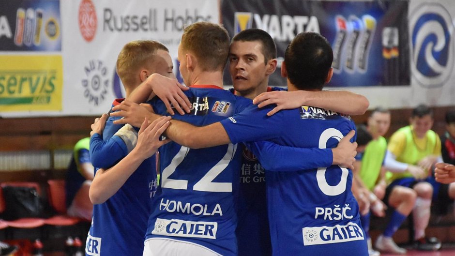 Slavia nadále s trenérem Božovičem