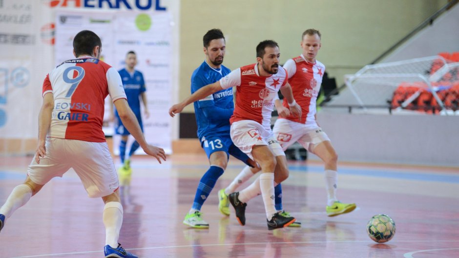 Slavia hostí v pátek večer Nejzbach