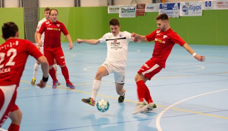 Přetahovanou v závěru zvládl lépe Helas