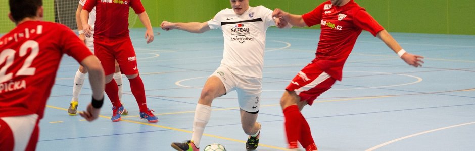 Přetahovanou v závěru zvládl lépe Helas