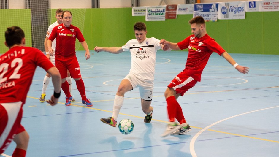 Přetahovanou v závěru zvládl lépe Helas