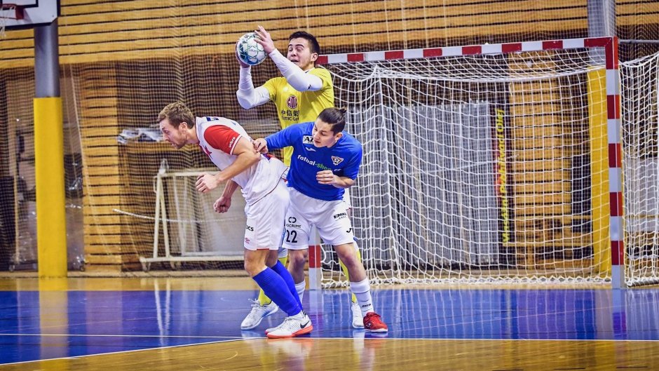 Zápas na Helasu rozhodl brankář Slavie Žežulka