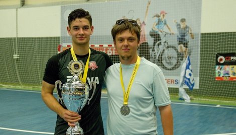 OSM OTÁZEK pro redaktory Onlajnů: David Černý mi věnoval medaili, děkoval Kosejk