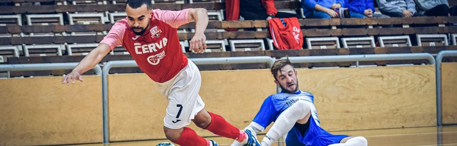 Svarog potvrdil v Brně roli favorita. David Cupák viděl červenou kartu