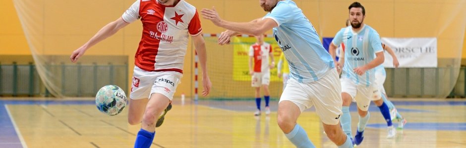 V duelu stoprocentních se body dělily