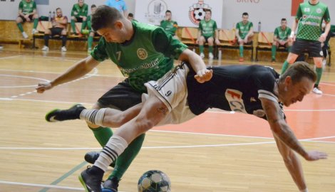 Žabinští Vlci obdrželi doma od Dynama osm branek