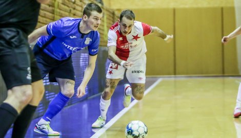 SOUHRN TÝDNE: Trenér Frič debutoval ve Slavii prohrou na palubovce Chrudimi
