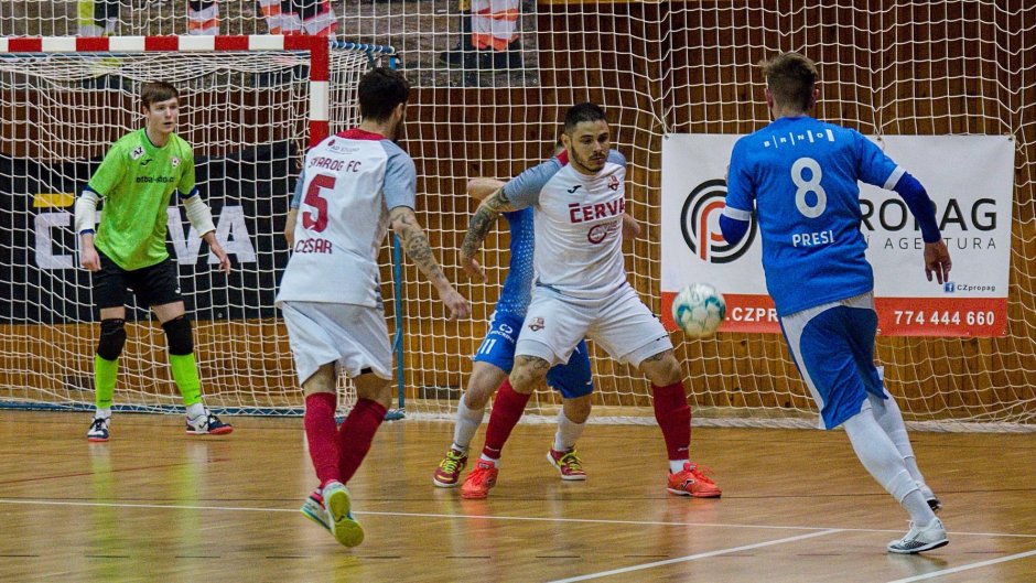 Svarog ovládl čtvrtfinálovou sérii poměrem 3:0 a postupuje dál