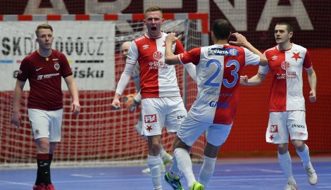 Slavia porazila Spartu a postupuje do semifinále!