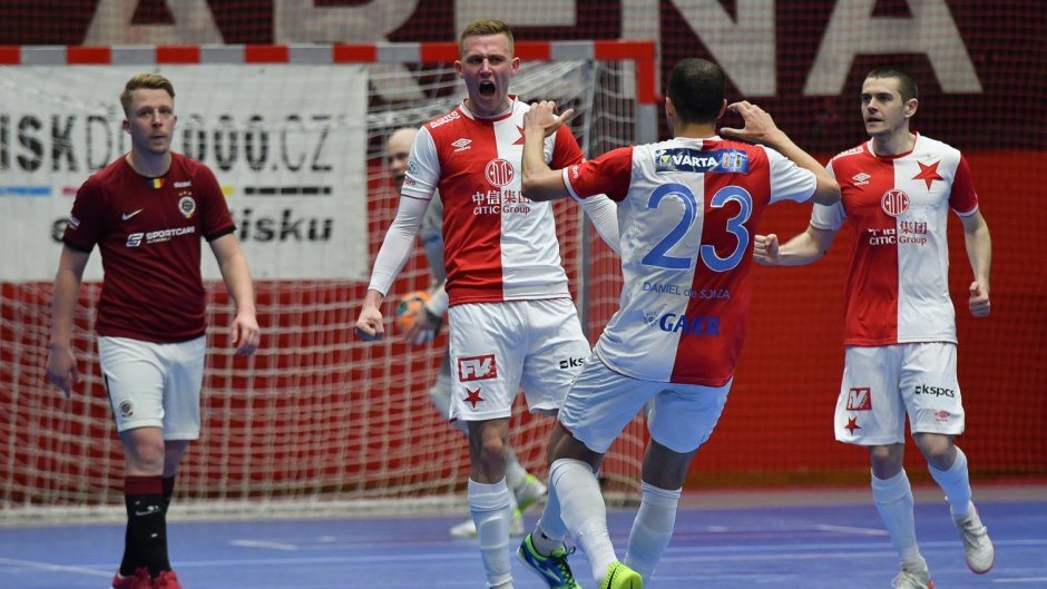 Slavia porazila Spartu a postupuje do semifinále!