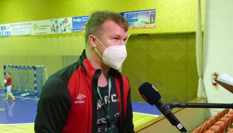 Slávisté mohou nadále počítat s trenérem Davidem Fričem
