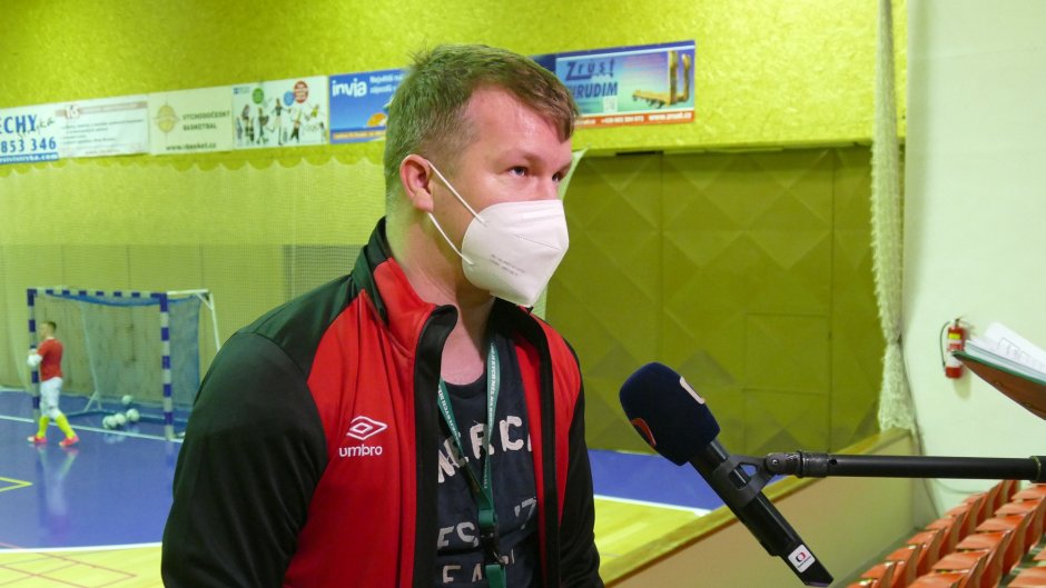 Slávisté mohou nadále počítat s trenérem Davidem Fričem