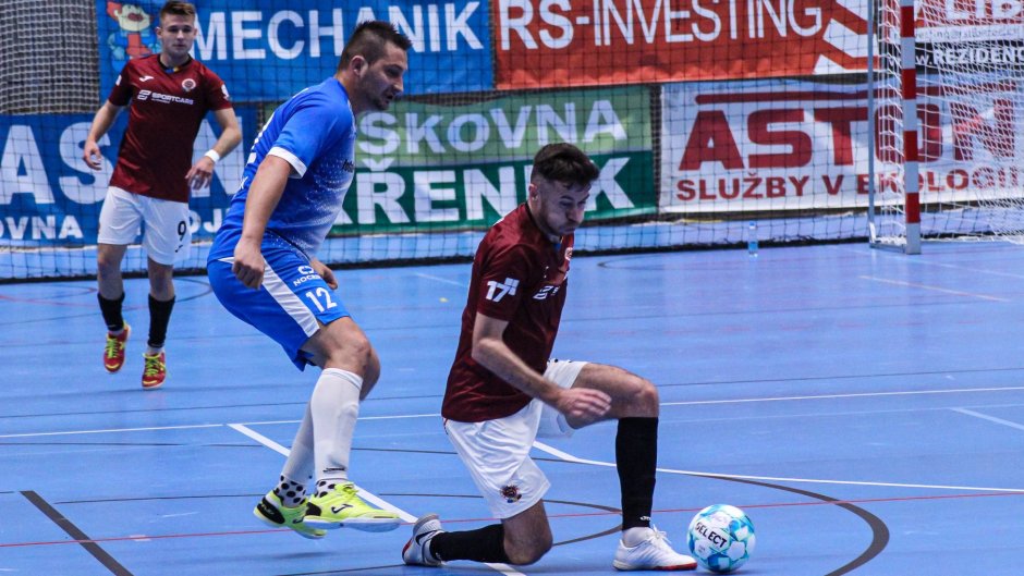 Sparta doma poprvé uspěla, Helas porazila 6:2