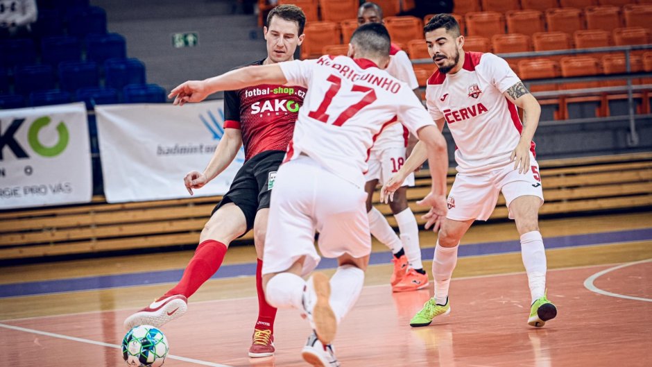 Helas uhrál horší výsledek než v Teplicích a je krok od vyřazení