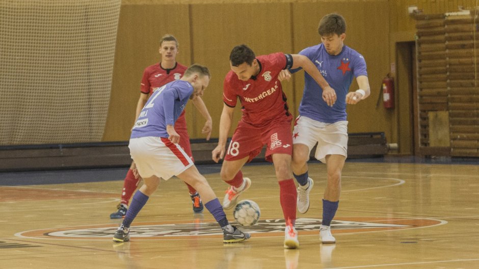 V prvním poločase bylo na hřišti jen jedno mužstvo. FK Chrudim