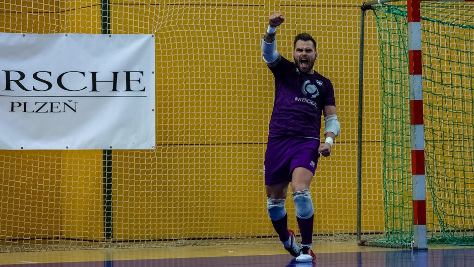 Skvělý Vahala! Dal gól, chytil čtyři penalty a nakonec sám rozhodl