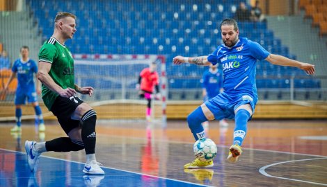Helas splnil úlohu favorita a doma porazil Démony
