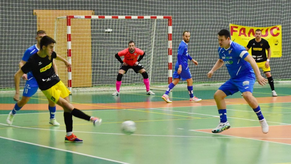Domácí debakl. Rapid obdržel deset branek od Helasu