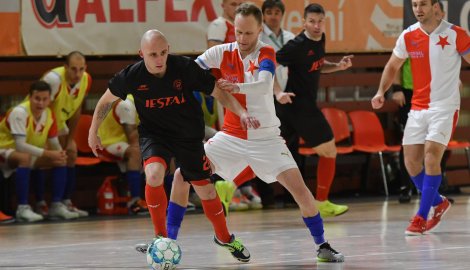 Čtyři góly za poločas a pak půst. Slavii náskok stačil