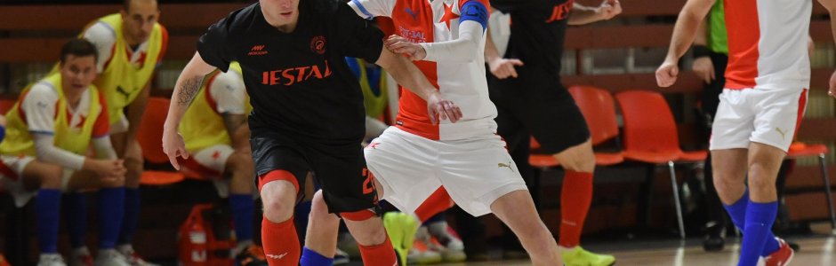 Čtyři góly za poločas a pak půst. Slavii náskok stačil