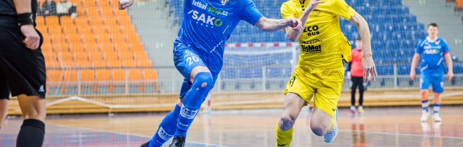 Helas poslal Nejzbach těsně nad sestupovou propast