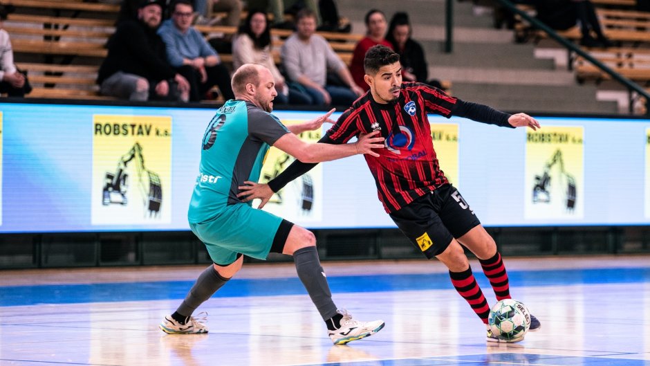 Plzeň kráčí za Pohárem Otakara Mesteka, Rapid do druhé ligy