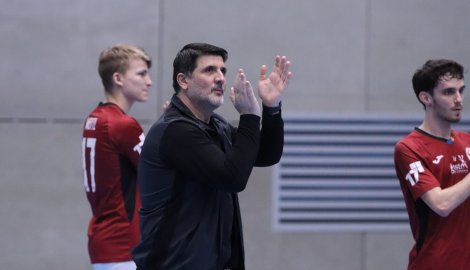 Hráči ukázali velký charakter a bojovnost, říká po postupu do semifinále Beni Simitči