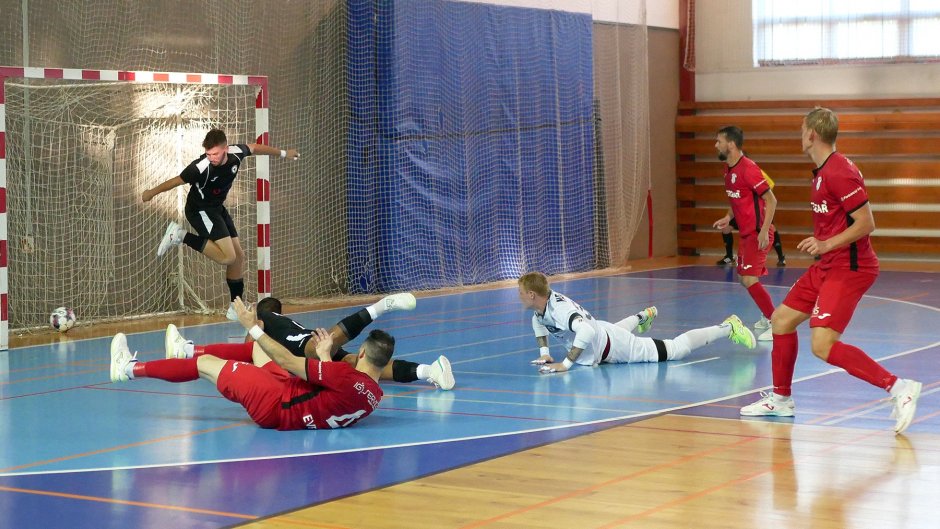Hattricky Baloga a Pavla Drozda zlomily odpor Chomutova