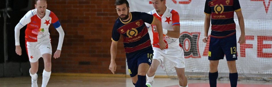 Tvrdý zápas o vedoucí pozici zvládla Plzeň díky dvěma trefám Kaká