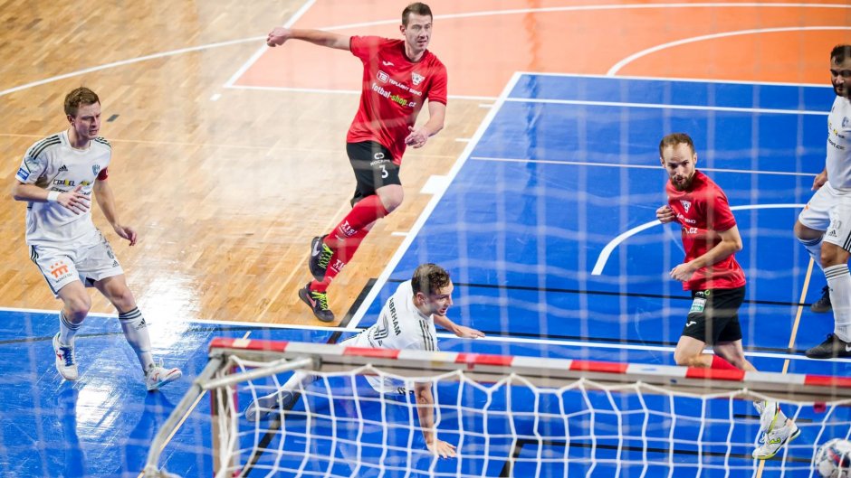 SOUHRN KOLA: Vokoun vystřílel výhru Mělníku. Olomouc trápila Chrudim