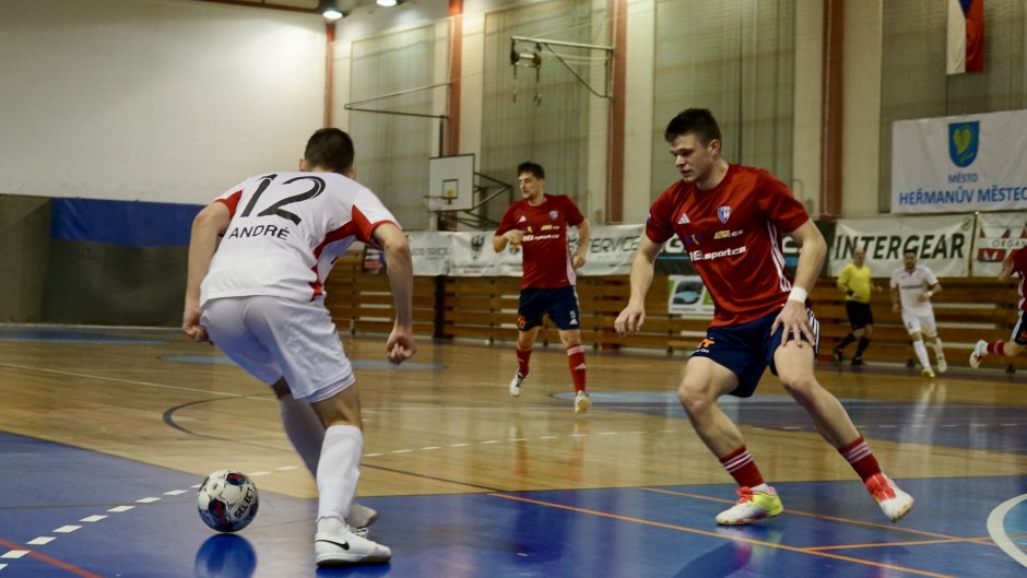 Vincenzův hattrick ozdobil chrudimskou kanonádu