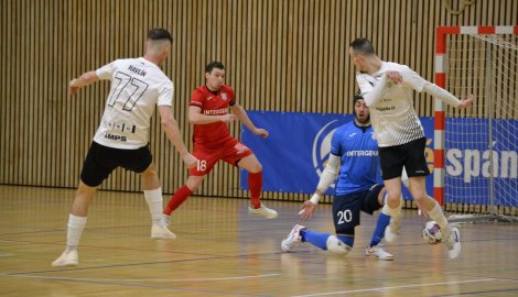 André vysekl v Brně hattrick, Chrudim má mečbol