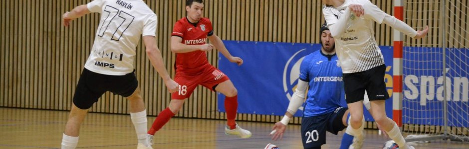 André vysekl v Brně hattrick, Chrudim má mečbol