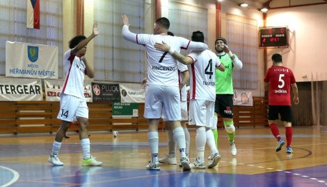Vincenzo Fantti nastřílel Helasu hattrick, Chrudim má první výhru
