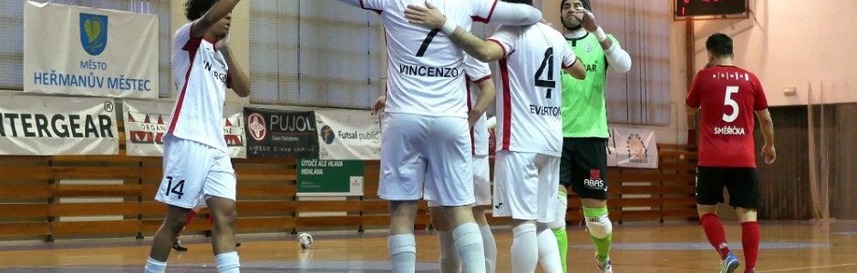 Vincenzo Fantti nastřílel Helasu hattrick, Chrudim má první výhru