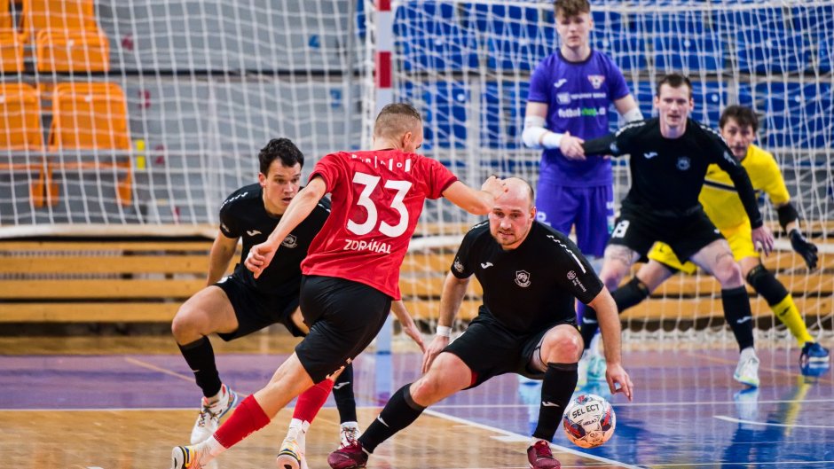 Nejzbach vyloupil Helas a odvezl cenné body