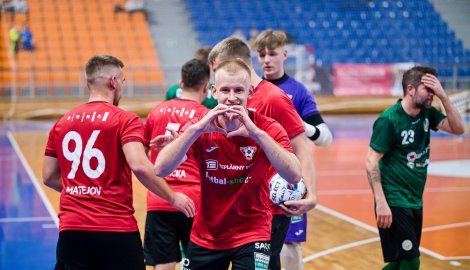 Z úterní dohrávky potřebují body Helas i Slavia
