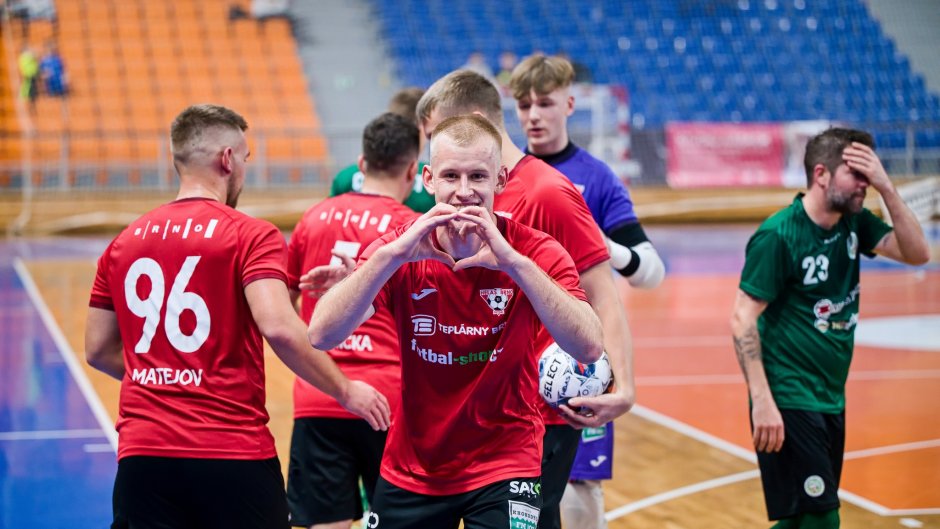 Z úterní dohrávky potřebují body Helas i Slavia